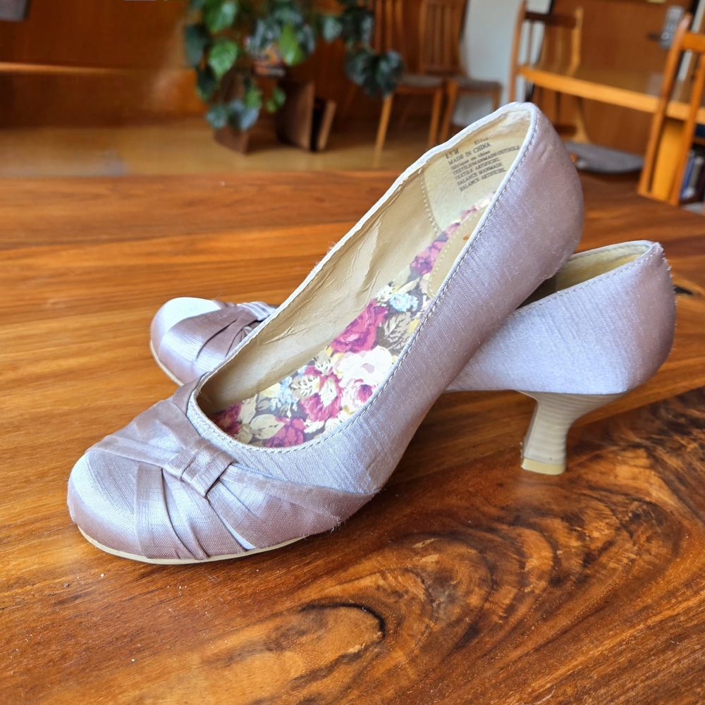Elegant Women's Heels in Shimmering Taupe